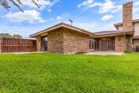 15 Park Ln #B-6, Bedford, TX 76021