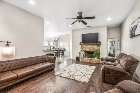 236 Firefly Dr, Springtown, TX 76082 photo 8