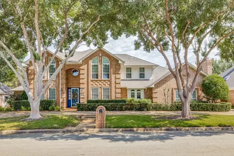 6715 Blake Dr, Arlington, TX 76001
