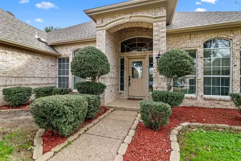 2818 Hollypoint Ct, Arlington, TX 76015