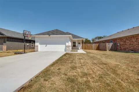 90 Tremont St, Cleburne, TX 76031