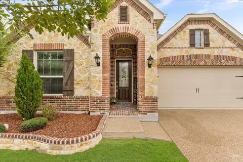 2305 Prairie Glen St, Lewisville, TX 75056