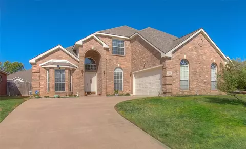 7854 Brook Meadow Ln, Fort Worth, TX 76133