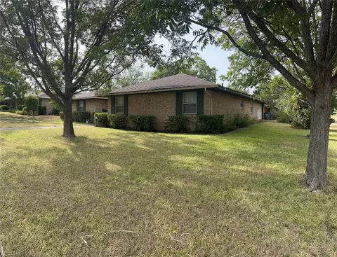 942 Maplecrest Dr, Lancaster, TX 75146