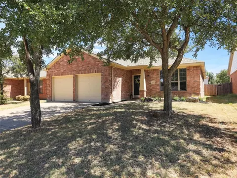 2823 Westover Dr, Grand Prairie, TX 75052