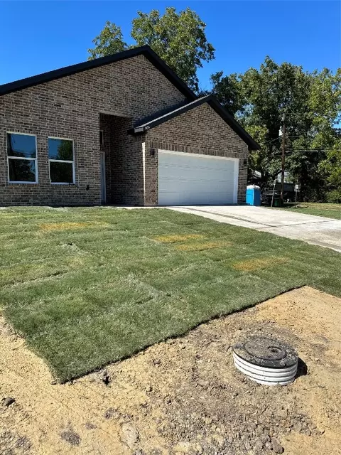 1404 Beauchamp St, Greenville, TX 75401