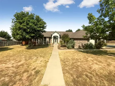 917 Winding Rd, Granbury, TX 76049