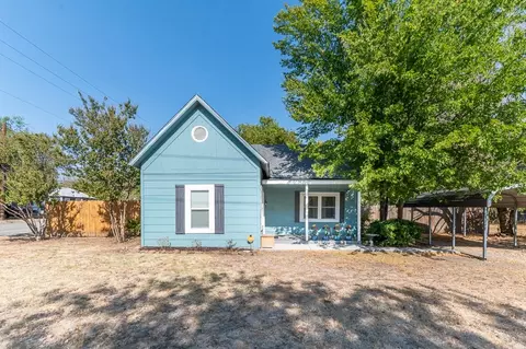518 N Rusk St, Weatherford, TX 76086