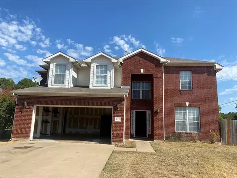 242 Saloon Dr, Grand Prairie, TX 75052