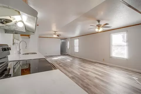 136 Draper Dr, Springtown, TX 76082 photo 13