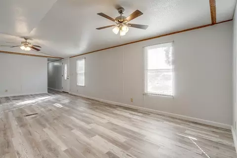 136 Draper Dr, Springtown, TX 76082 photo 17