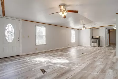 136 Draper Dr, Springtown, TX 76082 photo 8