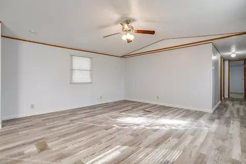 136 Draper Dr, Springtown, TX 76082 photo 7