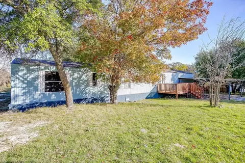 136 Draper Dr, Springtown, TX 76082 photo 3
