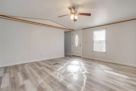 136 Draper Dr, Springtown, TX 76082 photo 6