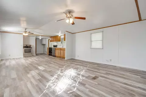 136 Draper Dr, Springtown, TX 76082 photo 9