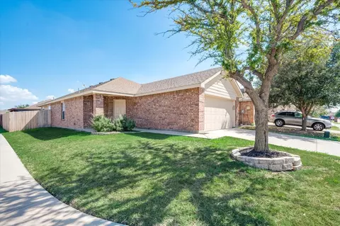 8868 Valley River Dr, Fort Worth, TX 76244
