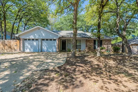 1113 Lake Ridge Dr, Azle, TX 76020