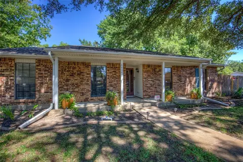 6404 Faircove Cir, Garland, TX 75043