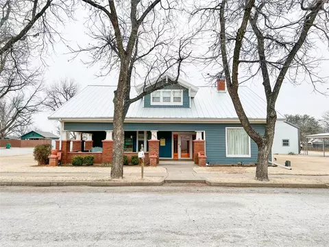 208 S Foley St, Seymour, TX 76380