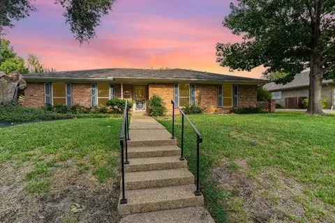 2815 Lakeside Ln, Carrollton, TX 75006