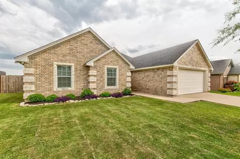 704 Brandt St, Grandview, TX 76050