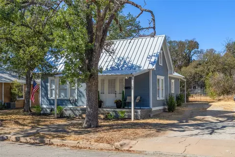 1707 10th St, Brownwood, TX 76801