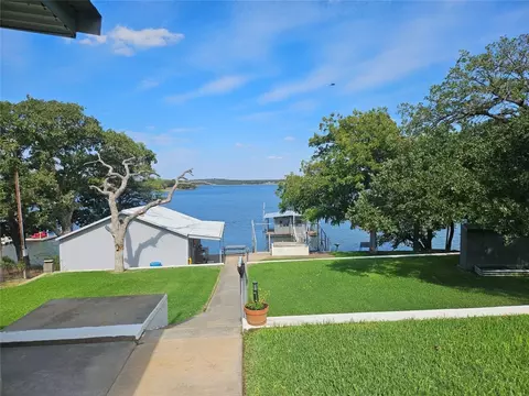 448 Frontier St, Bowie, TX 76230