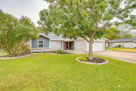 1316 Mercedes St, Benbrook, TX 76126