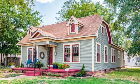 319 W Blair St, Mineola, TX 75773