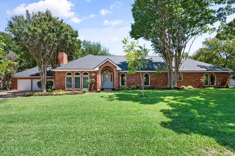 1102 Saint Andrews Dr, Mansfield, TX 76063