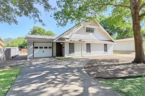 914 Greenbriar Ln, Richardson, TX 75080