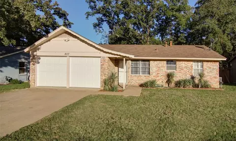 807 Clover Park Dr, Arlington, TX 76013