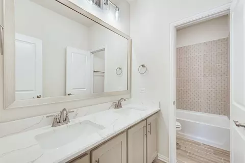 Bath - 1908 Midhurst Dr, Forney, TX 75126 photo 3 of 3
