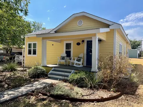 524 Gregg St, Albany, TX 76430