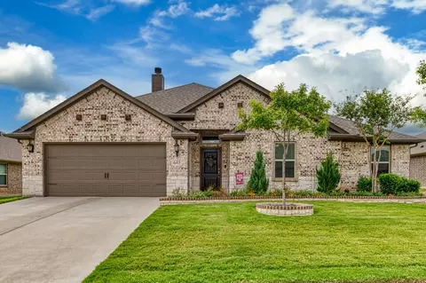 645 Piper Dr, Saginaw, TX 76179