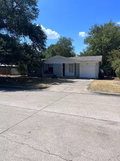 4752 Lowell Ln, Fort Worth, TX 76133