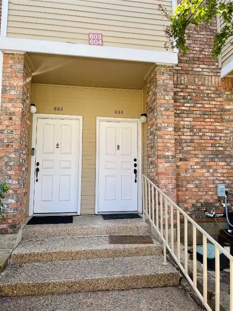 3550 Country Square Dr #604, Carrollton, TX 75006