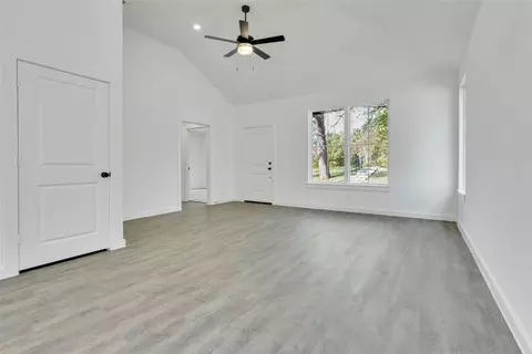 608 E Texas St, Denison, TX 75021 photo 3