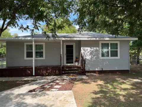 427 W College St, Burkburnett, TX 76354
