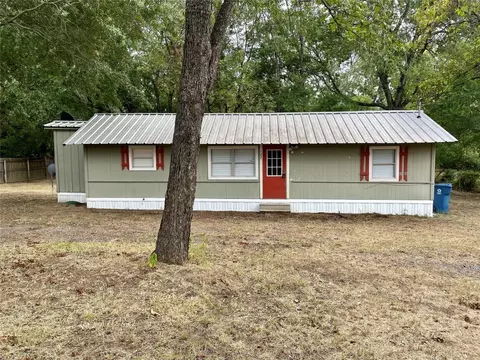 127 W Cotton St, Big Sandy, TX 75755