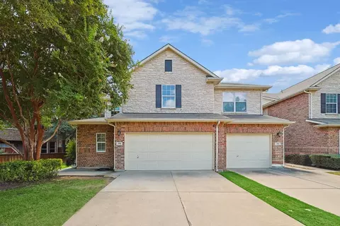 208 Turnberry Ln, Lewisville, TX 75067