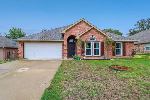 712 Kriston Dr, Azle, TX 76020