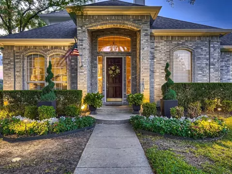 3501 Bordeaux Ln, Hurst, TX 76054
