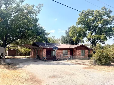 911 S Cutting St, Breckenridge, TX 76424
