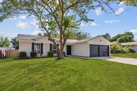 916 Highcrest Dr, Arlington, TX 76017