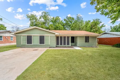 251 Barker St, Stephenville, TX 76401