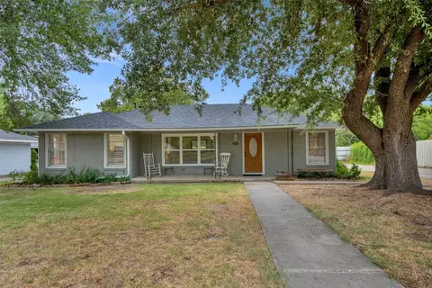 1313 Hillcrest Blvd, Gainesville, TX 76240