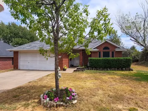 612 N Main St, Joshua, TX 76058