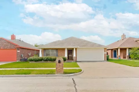 710 Stonedale Dr, Arlington, TX 76002